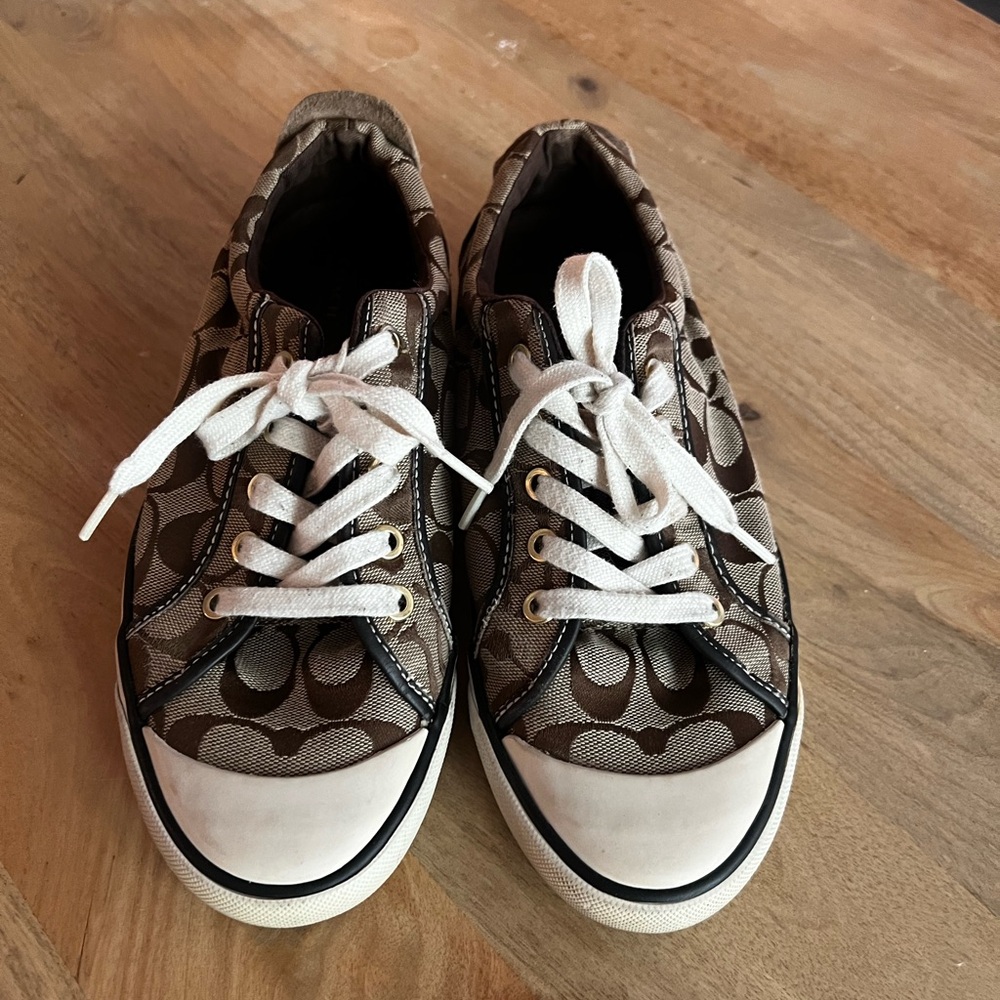 Coach 8,5